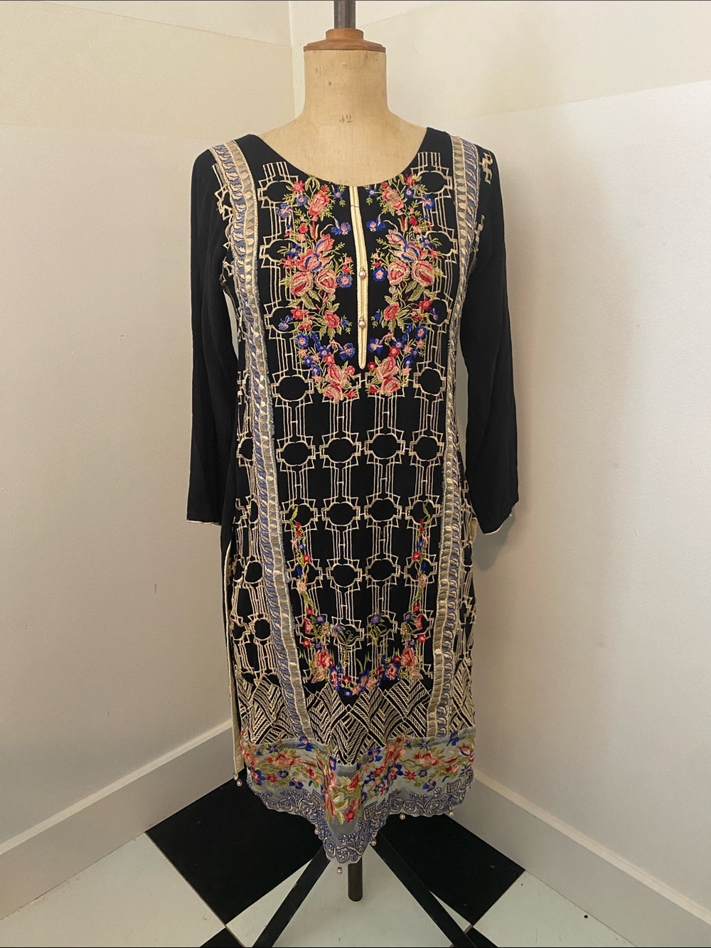 Embroidered Boho Tunic Dress Floral Embroidery Black Size Small